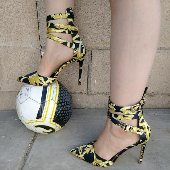 Black & Gold Pointy Heel | Style: Versace - Picture 5 of 5